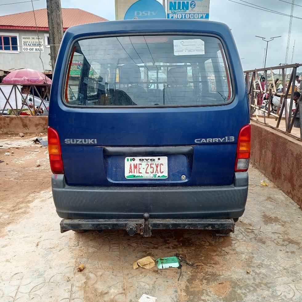 A picture of Suzuki mini bus cargo manual transmission normal hand Tokunbo standard