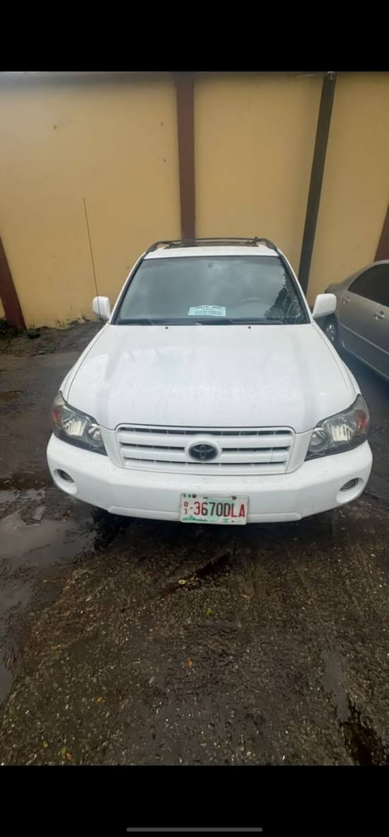 A picture of Tokunbo Toyota highlander 2007 V6engine fabric 10.4m