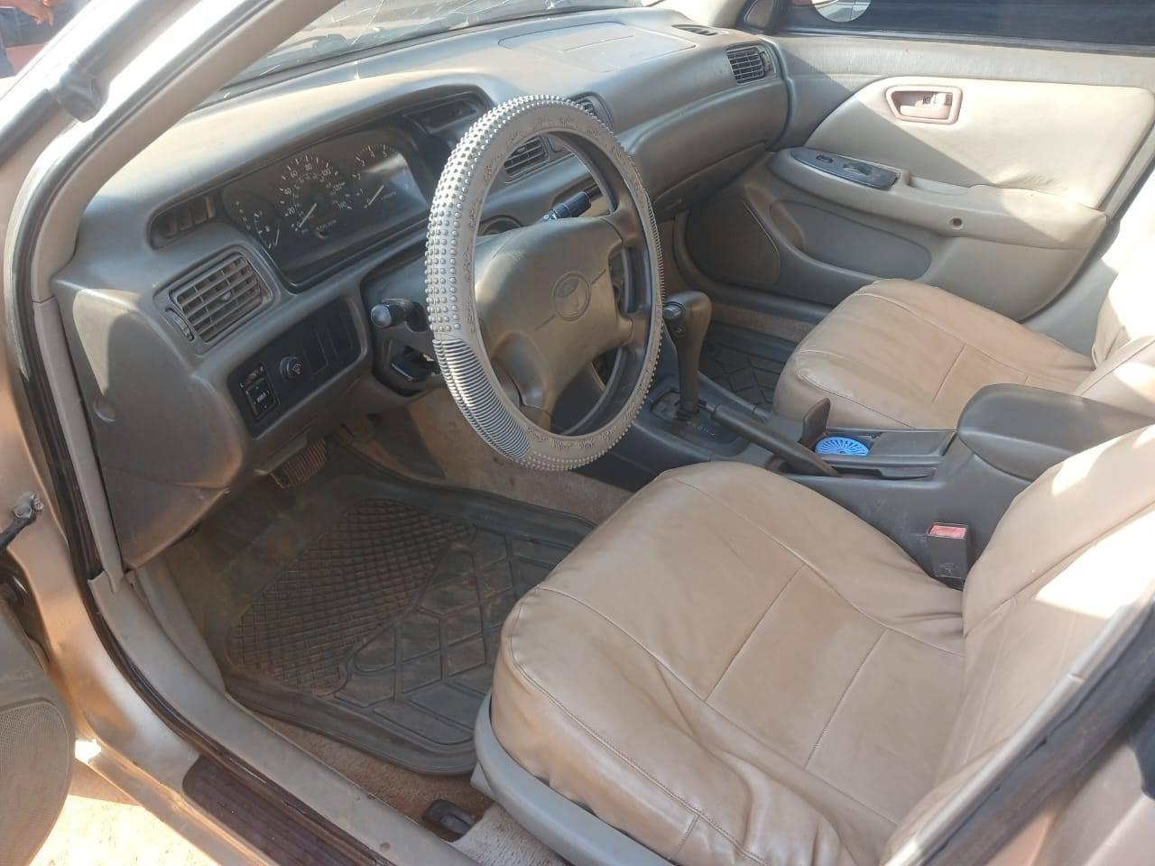 A picture of 2001 Toyota Camry drop light