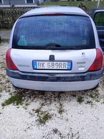 A picture of 2000 2000 Clio