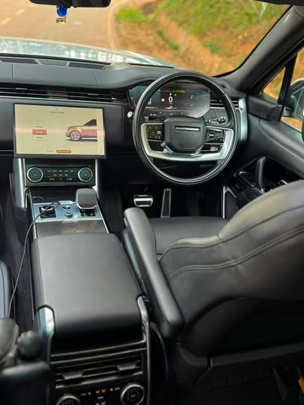 A picture of RANGE ROVER VOGUE