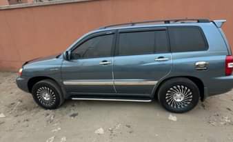A picture of Toks standard Toyota Highlander