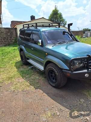 A picture of 2000 Toyota Prado