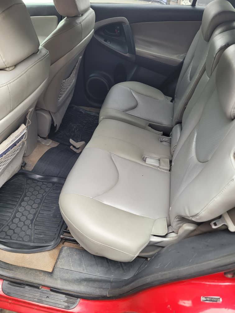 A picture of Reg Rav4 2008 V6..07088153375. Ac leakage.
