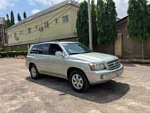 A picture of Clean used 2006 2007 Toyota highlander 3seat rows Location is