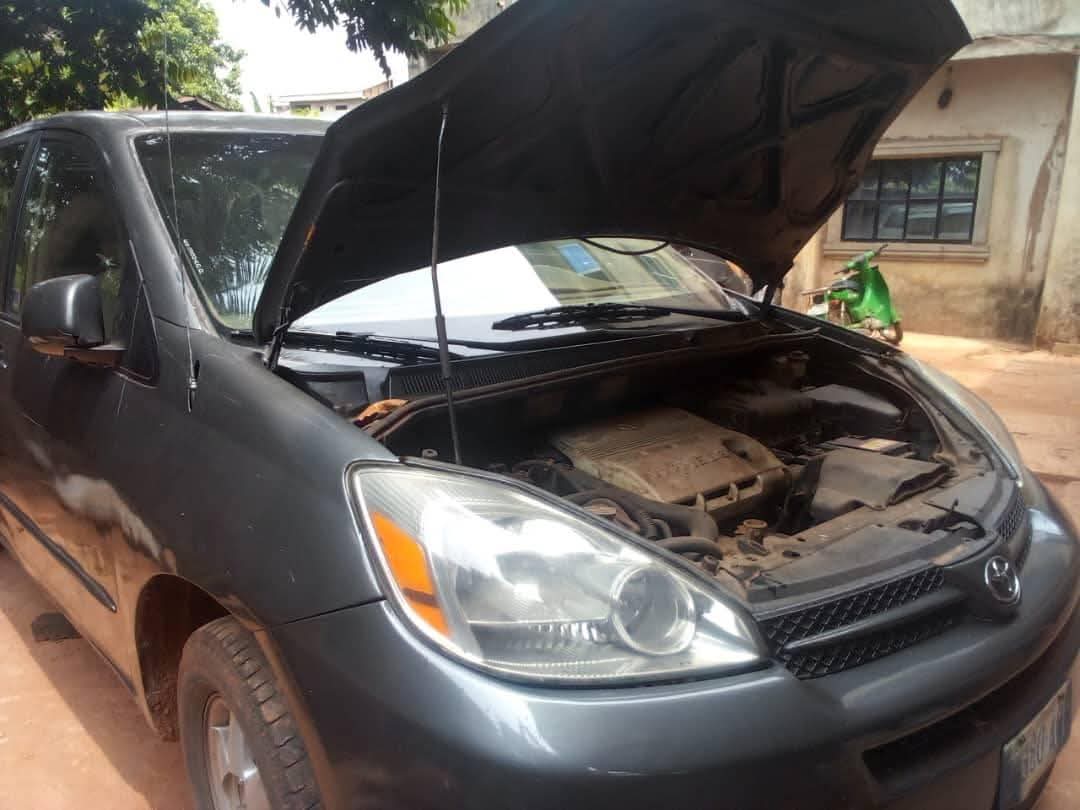 A picture of 2004 Toyota 2004 model