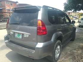 A picture of 2006 Gx470 clean Nigerian use first body A C seat