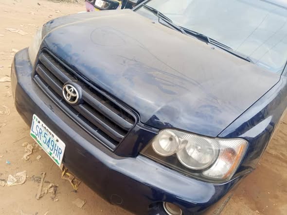 A picture of Toyota highlander perfect condition AC