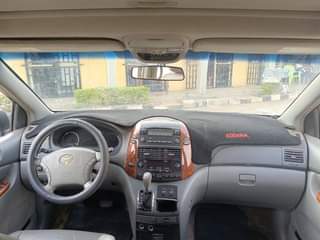 A picture of Toyota Sienna 7 Seater