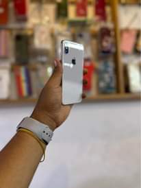 A picture of iPhone x 64gb