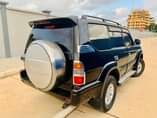 A picture of TOYOTA LAND CRUISER PRADO