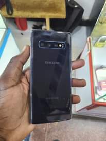 A picture of SAMSUNG S10 AT 170000