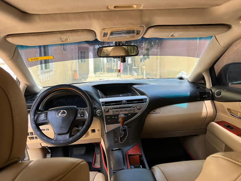 A picture of Extremely sharp 2010 Lexus Rx350