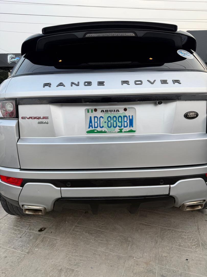A picture of Ranger over evoque 2014