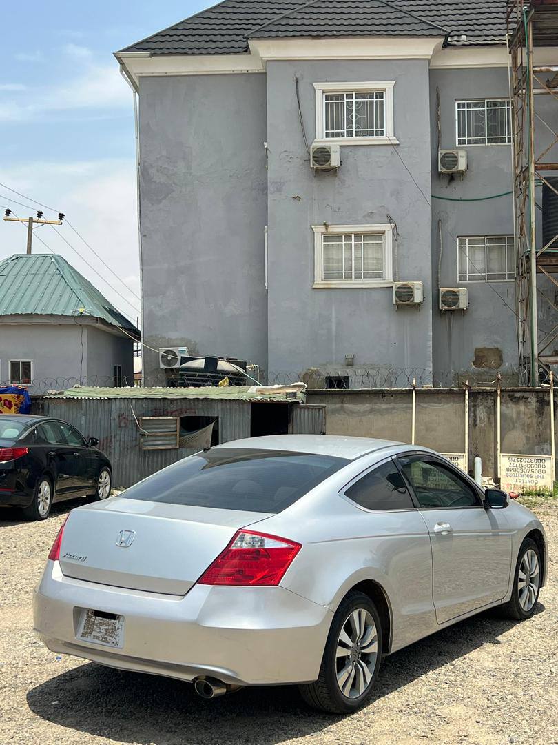 A picture of Honda Accord Coupe 2009