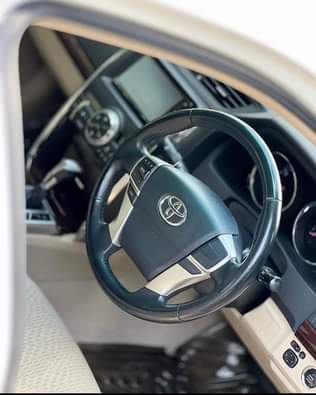 A picture of 2010 Toyota Mark x