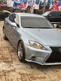 A picture of IS 250