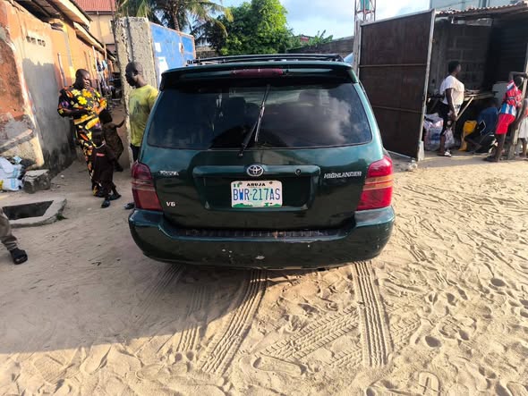 A picture of Toyota Highlander 04 model