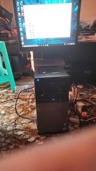 A picture of A full set computer