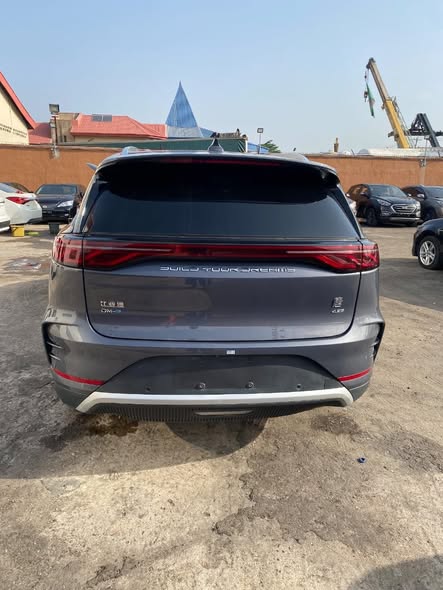 A picture of 2023 BYD tang dmi