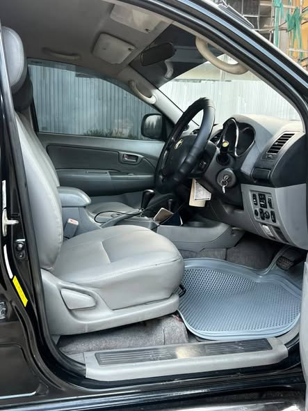 A picture of 0686105091 Price mil 43 8 TOYOTA HILUX PICK UP GARI