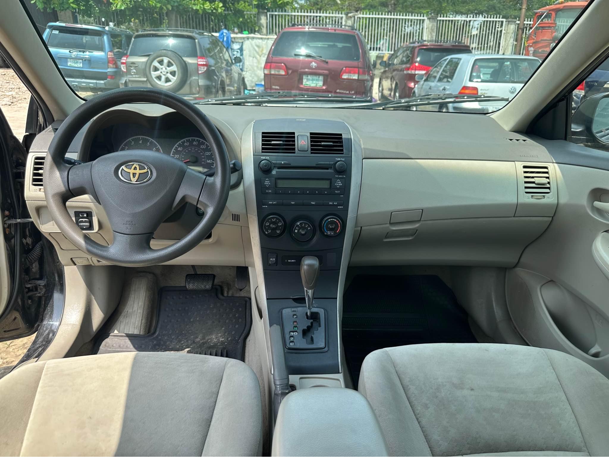 A picture of Toyota corolla LE 2009 10