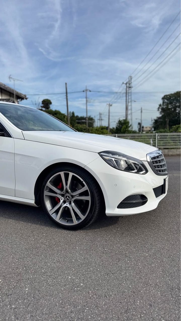 A picture of MERCEDES BENZ E250