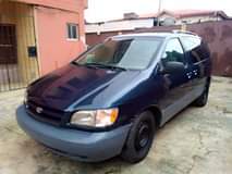 A picture of AWOOF AWOOF AWOOF TOYOTA SIENNA 2000
