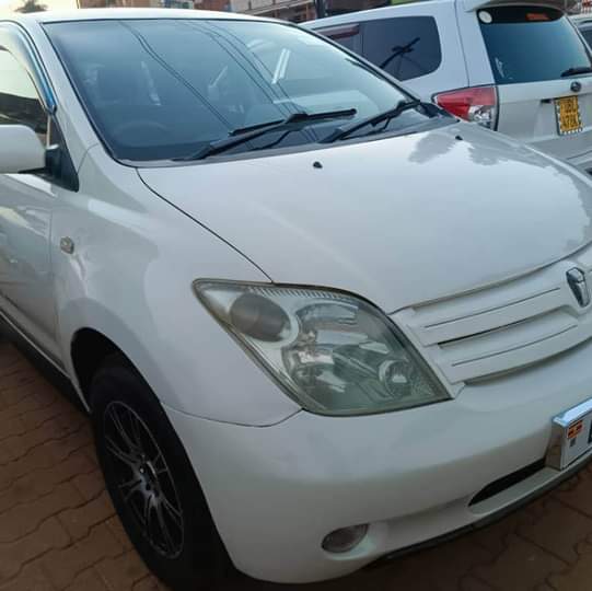 A picture of Toyota ist 15.6m