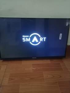 A picture of 32 Hisense smart original tv 465k