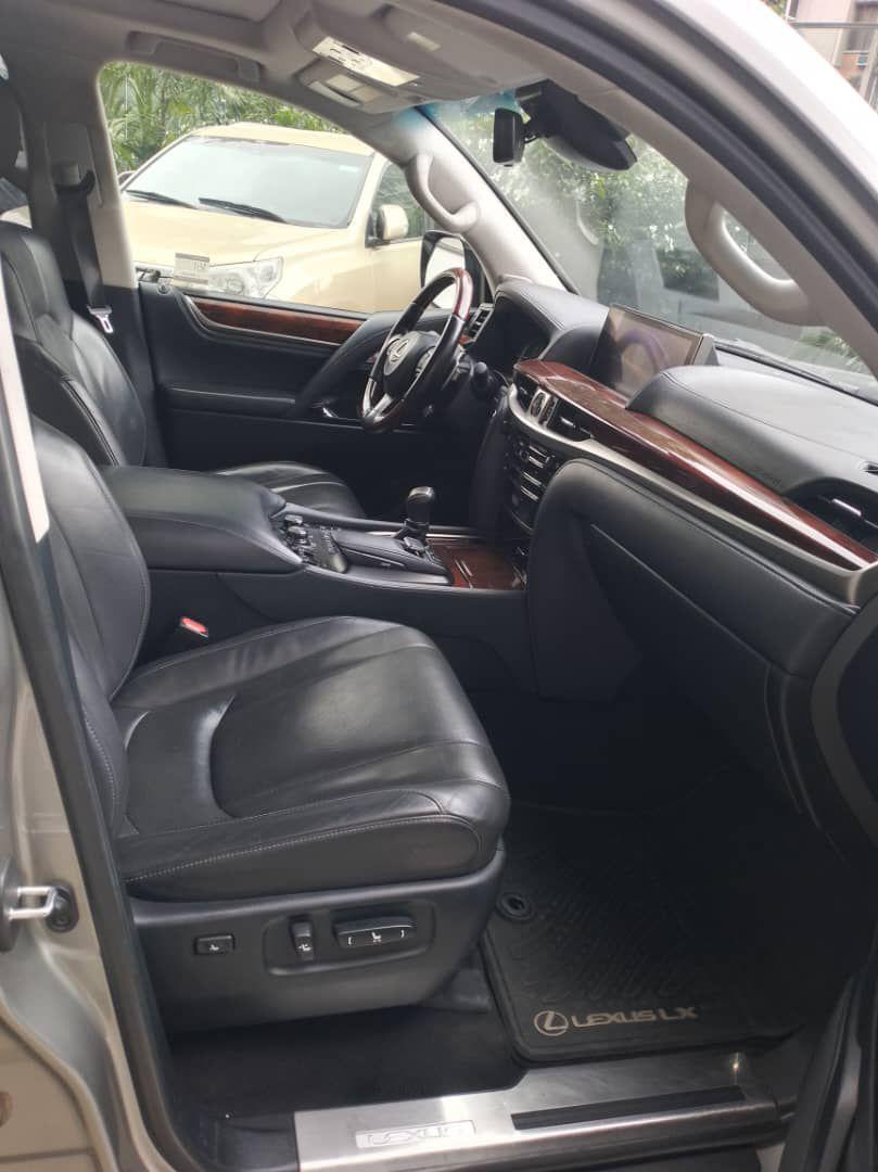 A picture of Lexus lx 570 2020