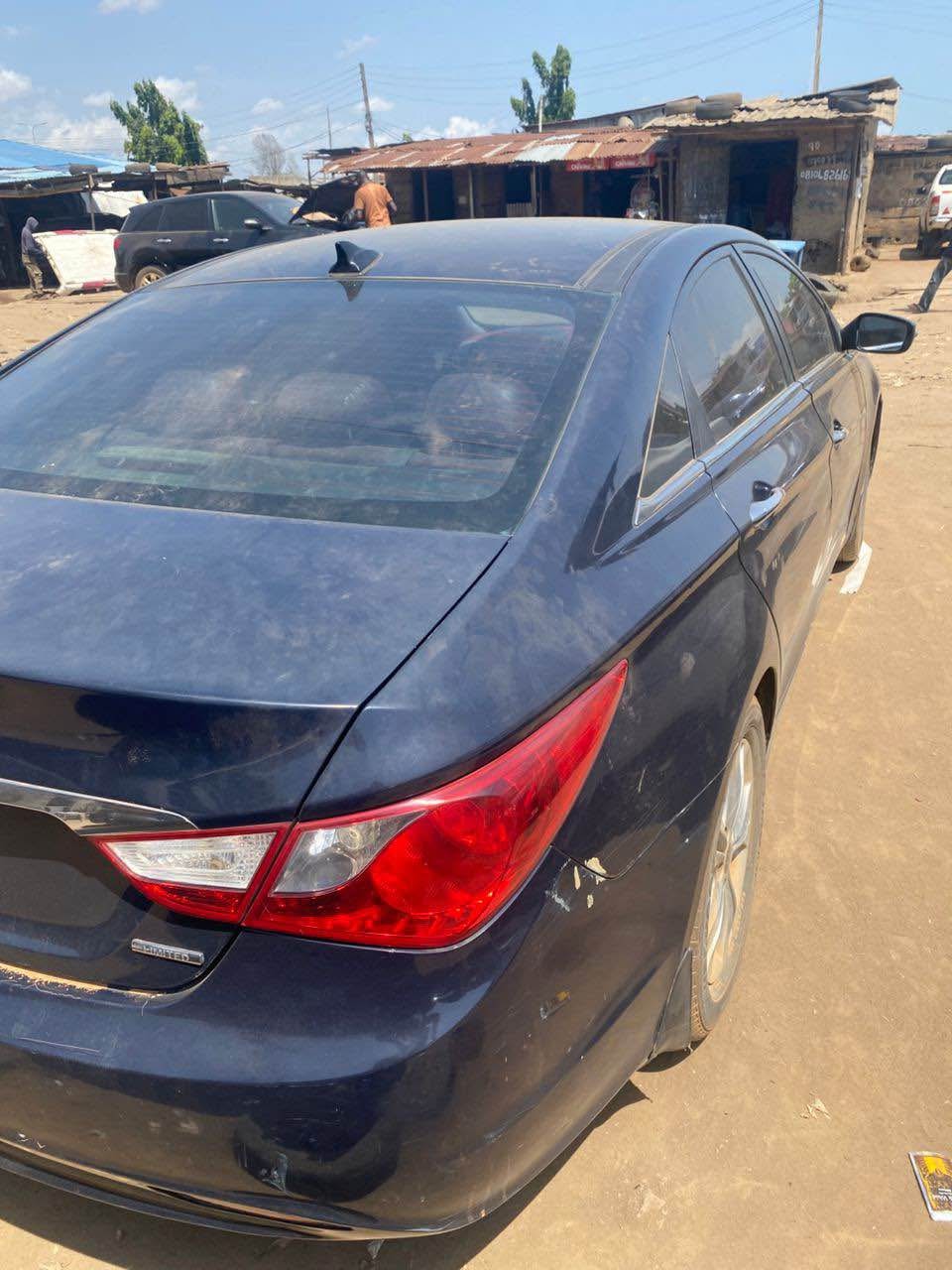 A picture of Hyundai sonata 013