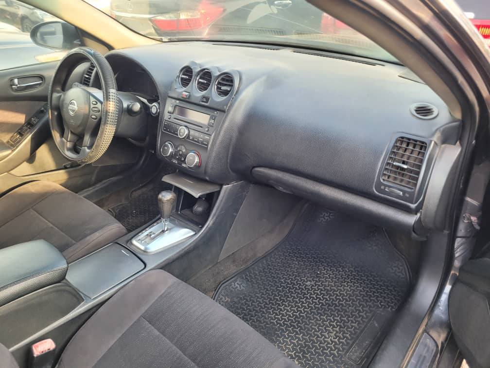 A picture of Distress Nissan with everything working perfectly ok for 2 9