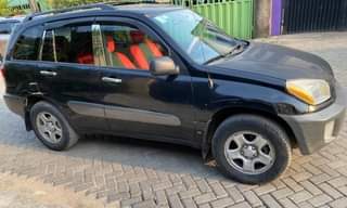 A picture of Good deal V Clean 2004 RAV4 Absolutely nothing to fix