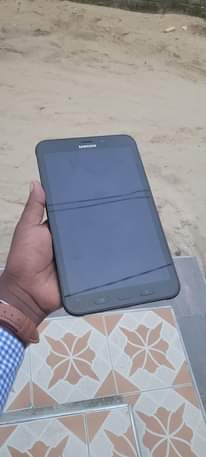 A picture of Tab ya samsung hiyo hapo
