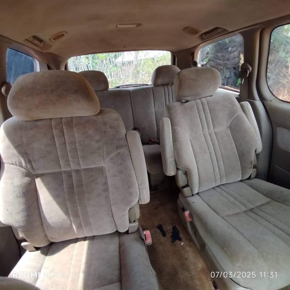 A picture of 2002 Toyota Sienna 02