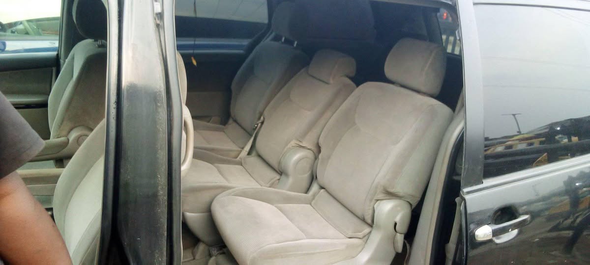 A picture of 2004 Toyota sienna
