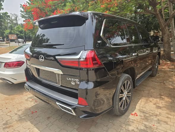 A picture of Lexus LX570 Bulletproof 2021 Model