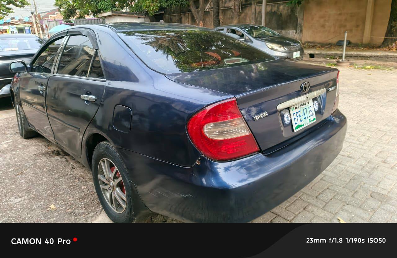 A picture of 2004 Toyota Camry LE