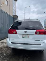 A picture of Distress Sale Toyota Sienna 2006 model buy and put to