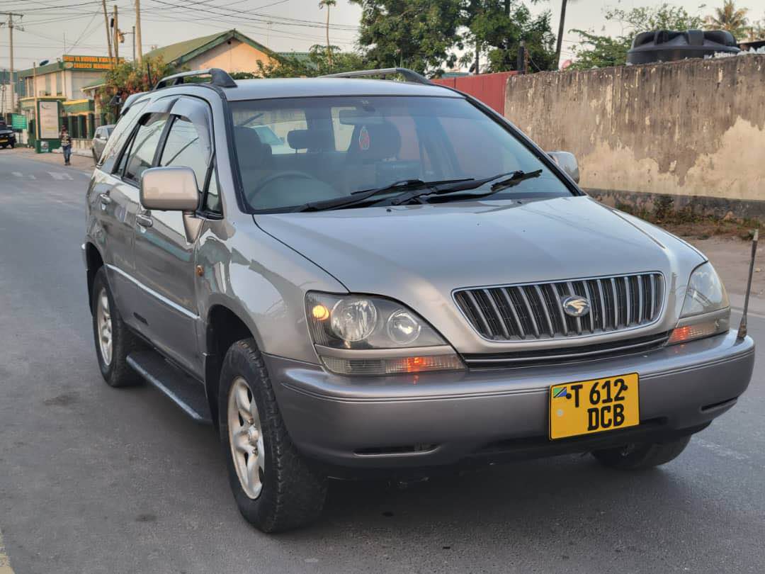 A picture of TOYOTA HARRIER OLD FOR SALE DCB PRICE MIL 14 5