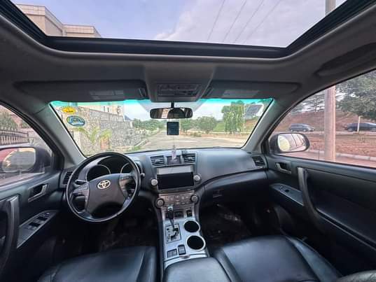 A picture of NEATLY USED 2010 TOYOTA HIGHLANDER