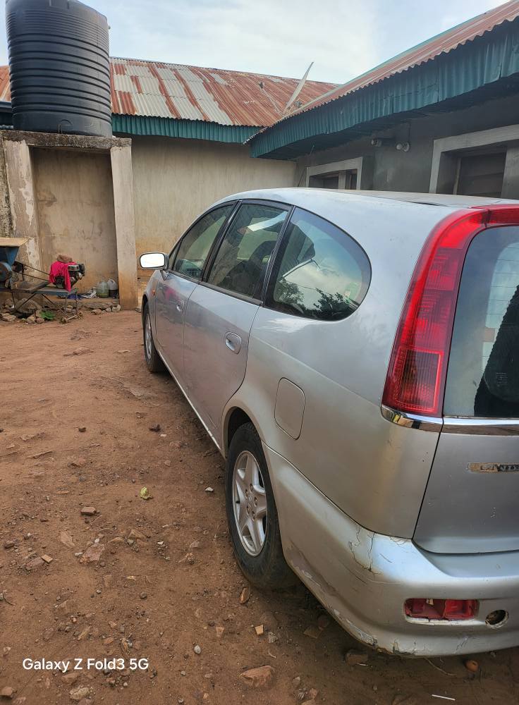 A picture of Honda space wagon