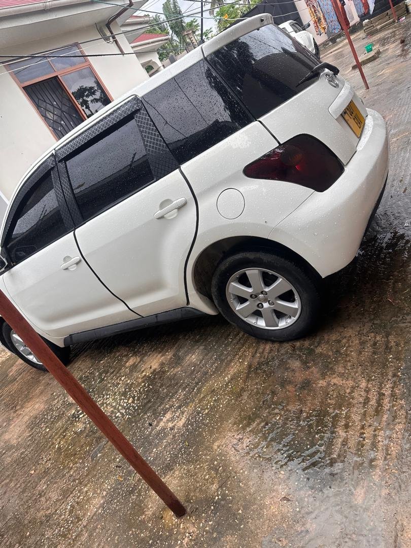 A picture of 2004 Toyota ist