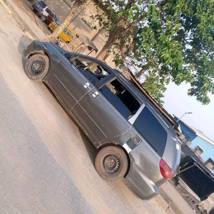 A picture of 2005 Toyota sienna