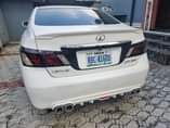 A picture of 2008 model ES 350 With panoramic roof Engine very silent