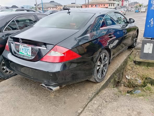 A picture of 2010 model Mercedes CLS350 sound v6 engine and gear 3M