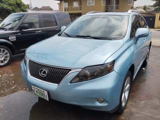A picture of Lexus 350