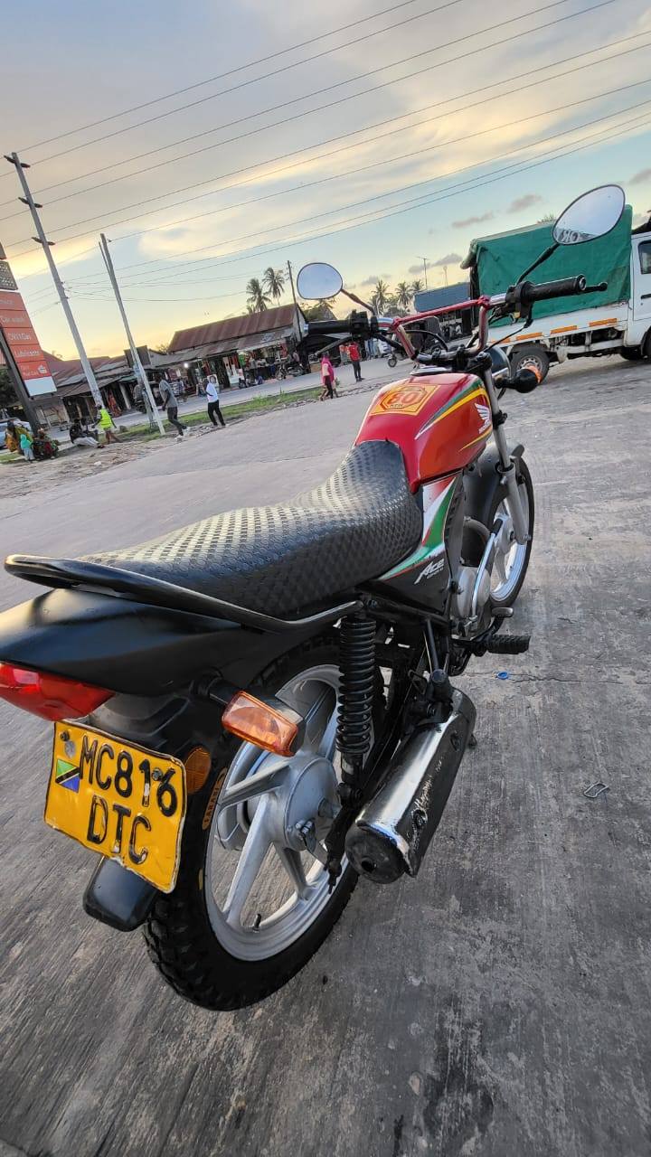 A picture of Honda CC125