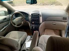 A picture of Awoof Toyota sienna year 2006 engine and transmission and ac